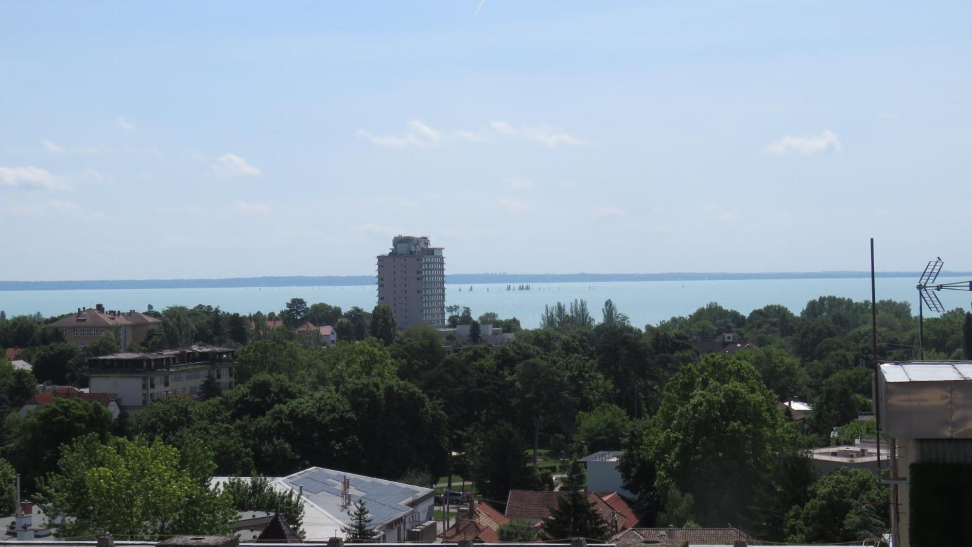 Hotel Prima Porta Vendeghaz Balatonalmádi Exterior foto