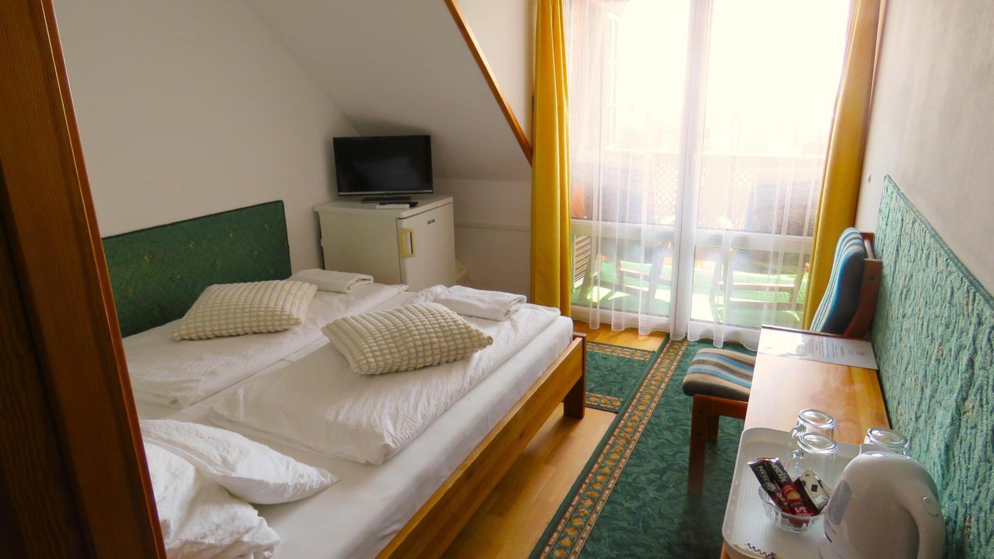 Hotel Prima Porta Vendeghaz Balatonalmádi Exterior foto